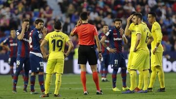 El colegiado S&aacute;nchez Mart&iacute;nez anul&oacute; un gol de Rochina en el Levante-Villarreal por fuera de juego milim&eacute;trico de Morales.