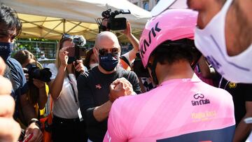 Rod Ellingworth y Egan Bernal en el Giro de Italia.