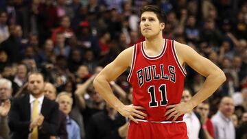 WASHINGTON, DC - JANUARY 10: Doug McDermott #11 of the Chicago Bulls reacts after missing a shot against the Washington Wizards in the fourth quarter at Verizon Center on January 10, 2017 in Washington, DC. NOTE TO USER: User expressly acknowledges and agrees that, by downloading and or using this photograph, User is consenting to the terms and conditions of the Getty Images License Agreement.   Patrick Smith/Getty Images/AFP
 == FOR NEWSPAPERS, INTERNET, TELCOS &amp; TELEVISION USE ONLY ==