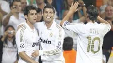 <b>LETALES. </b>Cristiano, Kaká y Özil celebran un gol del Madrid.