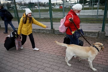 A girl and her mother cross the Polish border into the city of Medyka.