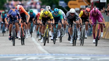 Team Visma-Lease a Bike's Dutch rider Olav Kooij, Team Picnic PostNL's Dutch rider Casper Van Uden and Lidl-Trek's Danish rider Mads Pedersen sprint to the finish of the 12th stage of the 108th Giro d'Italia cycling race 172kms from Modena to Viadana on May 22, 2025. (Photo by Luca Bettini / AFP)
