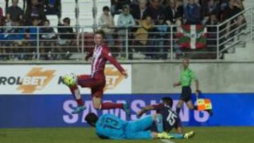 Fernando Torres marc&oacute; el segundo gol del Atl&eacute;tico ante el Eibar. El Ni&ntilde;o levant&oacute; la pelota ante la salida de Riesgo.