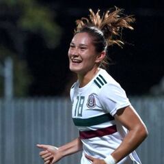 Tri femenil avanza con paso perfecto