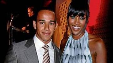 <b>PERIODISTA. </b>Campbell hizo de entrevistadora con Lewis Hamilton.