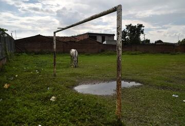 The field where Colombian player Yerry Mina used to play in Guachené.