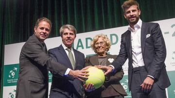 Kelly Fairweather, Ángel Garrido, Manuela Carmena y Gerard Piqué posan en la presentación de Madrid como sede de la fase final de la Copa Davis de 2019 y 2020.