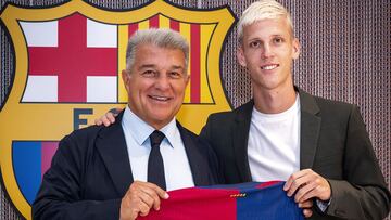 Dani Olmo con Laporta el día de su presentación.