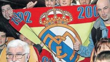 <b>CON EL EQUIPO. </b>Los aficionados del Madrid arroparán a sus jugadores en La Romareda con el título liguero en juego.