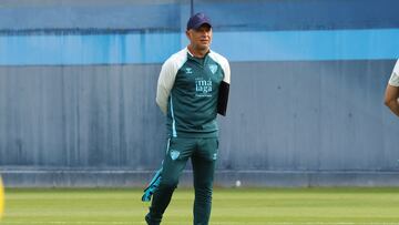 Sergio Pellicer. pendiente de todo.