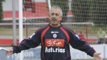 <b>PREPARADO. </b>Preciado ve a sus jugadores listos para afrontar un duelo ante un rival directo.