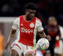El Ajax presiona al líder