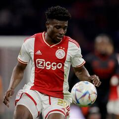 El Ajax presiona al líder