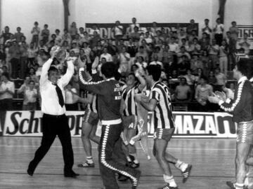  Inició su carrera profesional en el Atlético de Madrid, club al que llegó tras trabajar con la base en el Colegio de Jesuitas de Chamartín, estuvo a cargo de la sección del club colchonero 15 años.