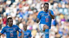 Con doblete de Chaco, ambos por la v&iacute;a penal, Cruz Azul venci&oacute; a Pumas, en un duelo que demostr&oacute; que en la Liga MX, el &uacute;ltimo lugar general s&iacute; puede vencer al l&iacute;der.