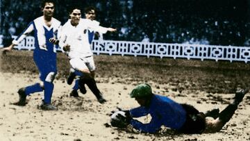 Zamora detiene un balón en un Español-Real Madrid.