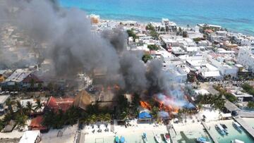 Incendio en Isla Mujeres consume restaurantes 