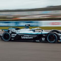 De Vries gana en Cheste en un final inédito: ¡todos sin batería!