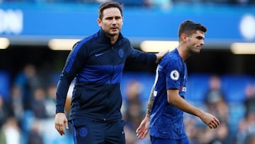 Lampard junto a Christian Pulisic despu&eacute;s de la victoria del Chelsea ante el Newcastle en la Premier League. 