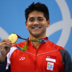 Schooling se mete en un buen lío