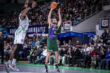 El Unicaja despacha al Tofas Bursa y espera al Real Madrid