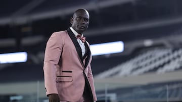 Segundo Castillo lo hace de nuevo y sorprende con nuevo outfit