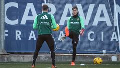 Edgar Badia, en su primer entrenamiento con el Zaragoza.