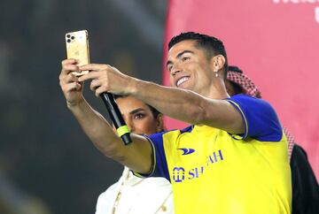 Cristiano Ronaldo durante su presentaci¨®n multitudinaria como nuevo jugador del Al Nassr.