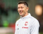Lewandowski llega a Qatar con escolta militar