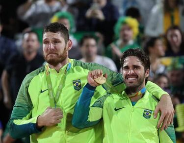 Rio round-up: Bolt, Lochte, Jordan, Iran and Brazil's 'Mammoth' gold