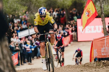 Wout van Aert fue el ganador de la Copa del Mundo de Ciclocross UCI - Benidorm Costa Blanca 2024 en categora Elite masculina.