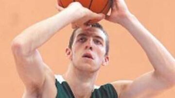 <b>PERLA MALAGUEÑA. </b>El Unicaja no quiso soltar a Fran Vázquez.