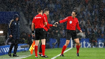 Munuera Montero durante el Real Sociedad - Real Madrid de LaLiga EA Sports.