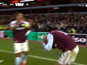 Lo nunca visto: el Aston Villa marca en su estadio y la celebración acaba en lluvia de objetos contra los jugadores