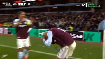 Lo nunca visto: el Aston Villa marca en su estadio y la celebración acaba en lluvia de objetos contra los jugadores