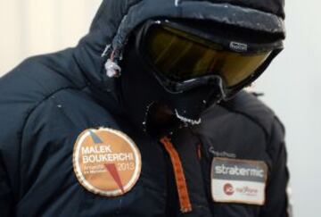 Malek Boukerchi prepara su participación en el maratón de hielo de la Antártida en una cámara frigorífica.