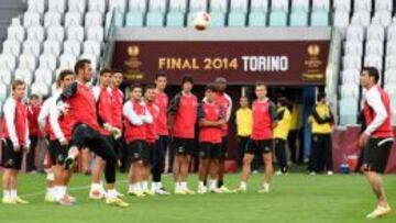 Gameiro y Vitolo se entrenan pero serán duda hasta el final