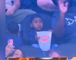 ¡Acumula 15M de visitas! El niño que se ha hecho viral en Estados Unidos por esta escena durante un partido de NBA