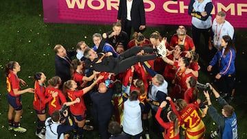 Amidst tensions between Spain’s coach Jorge Vilda and players in the WWC, the team won the World Cup and joined in celebrations with him.