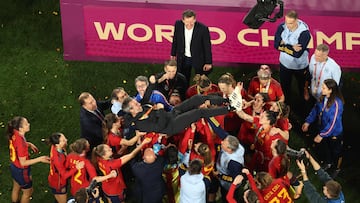 Amidst tensions between Spain’s coach Jorge Vilda and players in the WWC, the team won the World Cup and joined in celebrations with him.