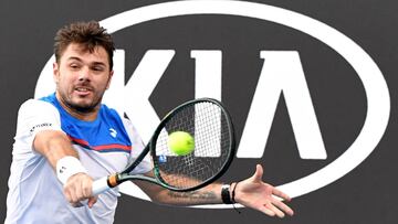 Stanislas Wawrinka reacciona durante su partido ante John Isner en el Open de Australia 2020.