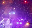 La espectacular llegada del autobús del Real Madrid al Santiago Bernabéu