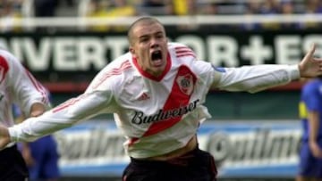 Destacado volante argentino, ganó con River Plate el Clausura 2003 con Manuel Pellegrini en la banca.