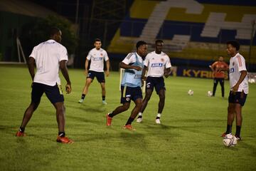 El equipo dirigido por Reinaldo Rueda entrenó en el estadio Feliciano Cáceres en Luque antes de la fecha 10 de las Eliminatorias Sudamericanas