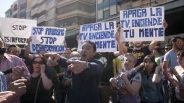 Los manifestantes portaron pancartas contra los medios.