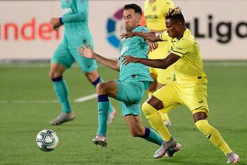 Busquets y Chukwueze.