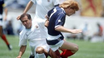 En el Mundial de 1986 el jugador uruguayo ingresó ante Escocia, pero 50 segundos después fue expulsado por una fuerte entrada.