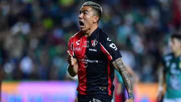 &iquest;Debi&oacute; anularse gol de Atlas por mal cobro de saque de banda?