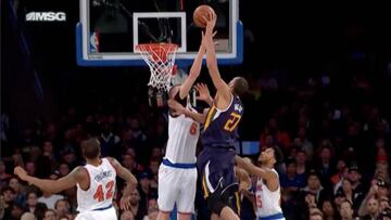 El increíble mate de Rudy Gobert en la cara de Porzingis