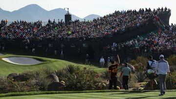 Jon Rahm sobrevive en una 'fiesta' con 170.000 personas